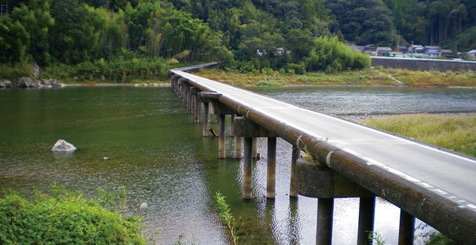 名越屋沈下橋