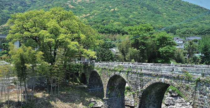 宇佐市院内 石橋群